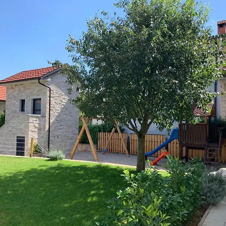 Kameni Dvori Donji Proložac